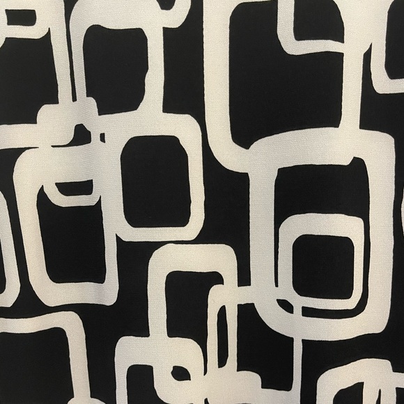 Mod-style Shift Dress - Picture 4 of 6